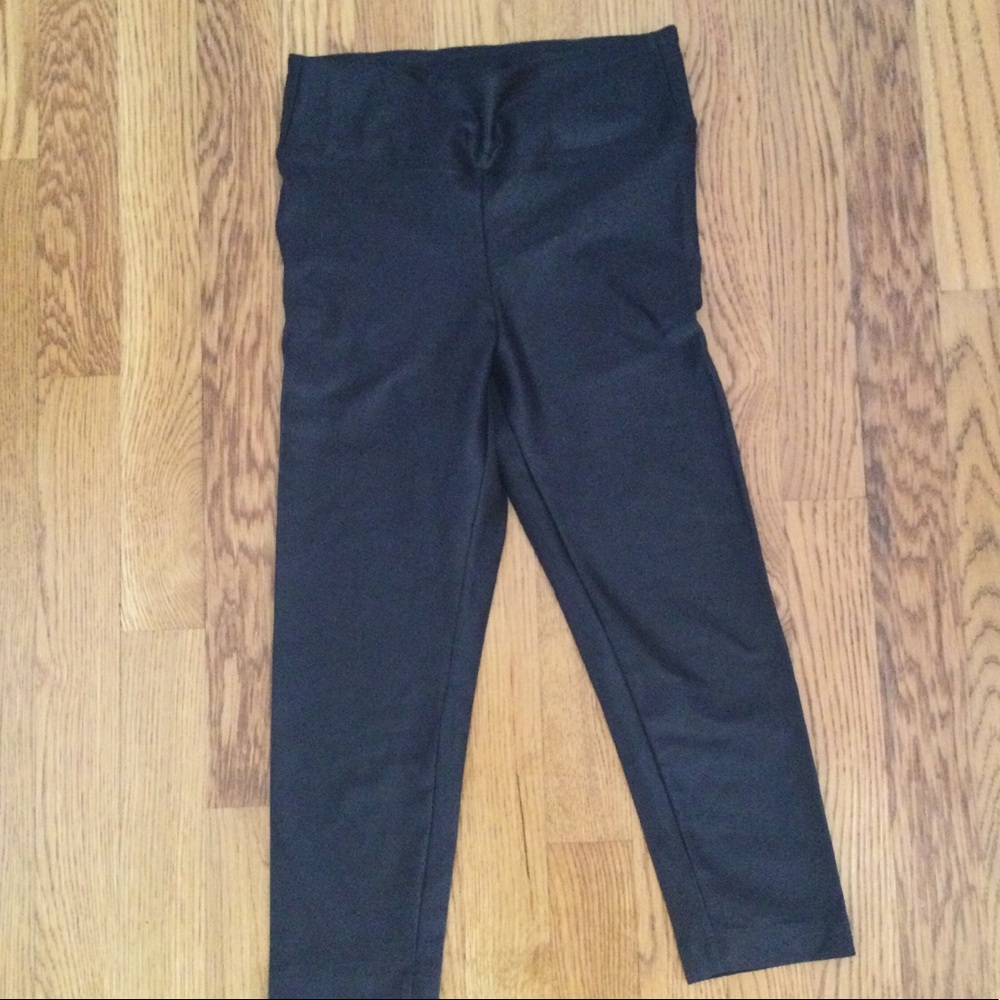 Koral- Lustrous High Rise Capri Legging - Black. Size S - Picture 3 of 8